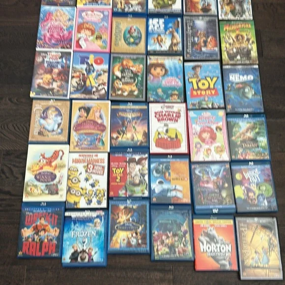 huge kids, movies Blu-ray DVD lot 62 movies - Picture 2 of 3